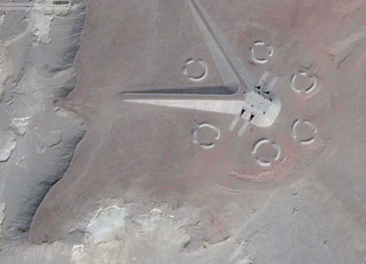 Bases alienígenas? Estruturas misteriosas do deserto compara5