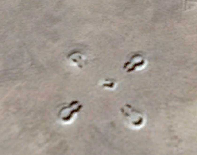 Bases alienígenas? Estruturas misteriosas do deserto cruz-estranha