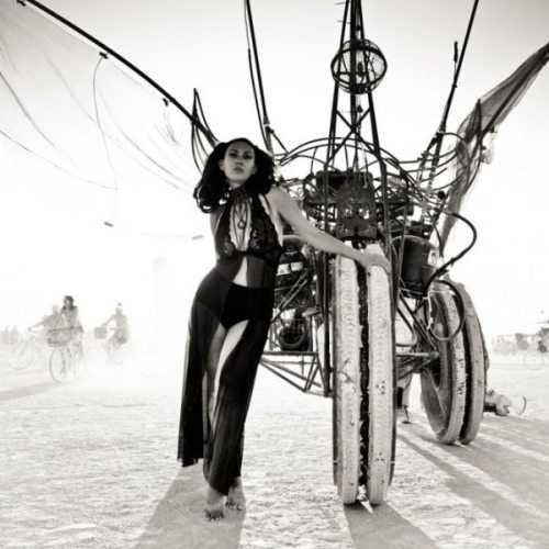 O incrível festival Burning Man girls-burning-man-10