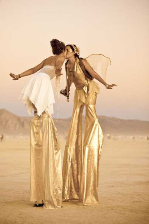 O incrível festival Burning Man girls-burning-man-16