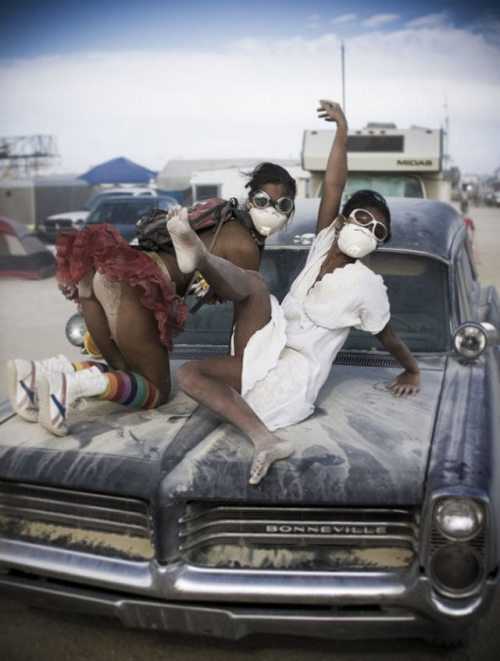 O incrível festival Burning Man girls-burning-man-17