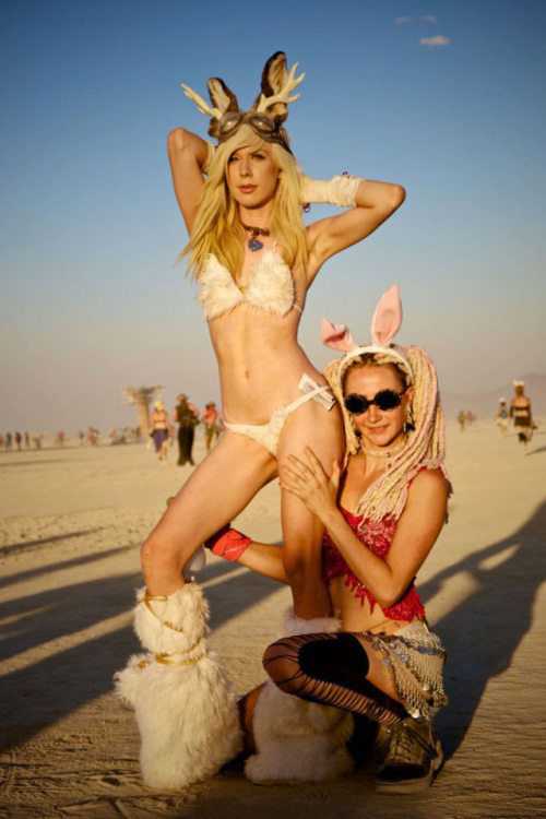 O incrível festival Burning Man girls-burning-man-25