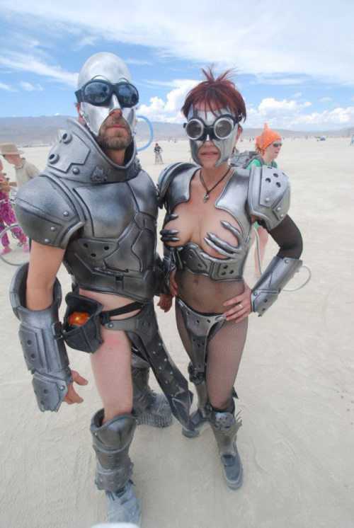 O incrível festival Burning Man girls-burning-man-28