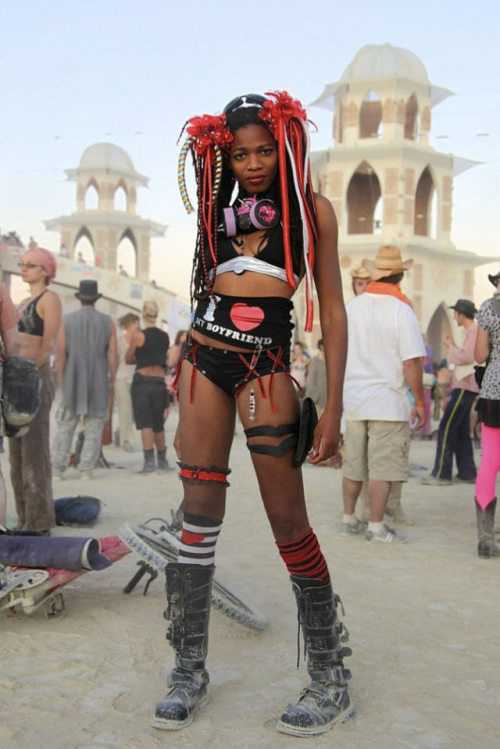 O incrível festival Burning Man girls-burning-man-29