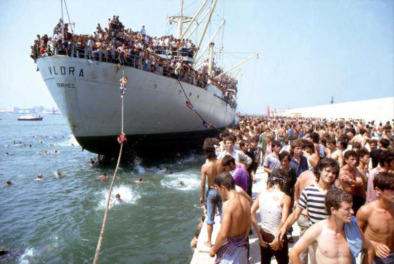 Os refugiados do Vlora nave-dolce0