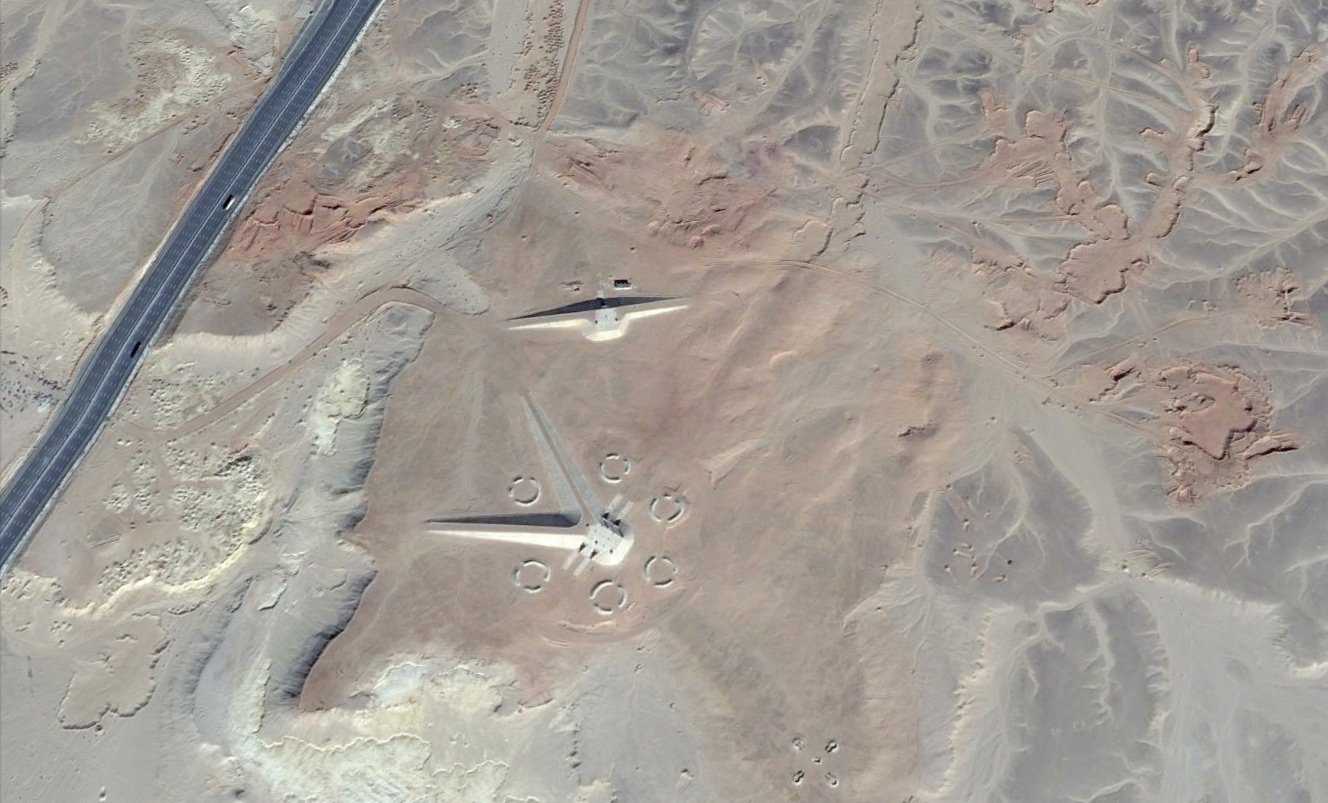 Bases alienígenas? Estruturas misteriosas do deserto proximas