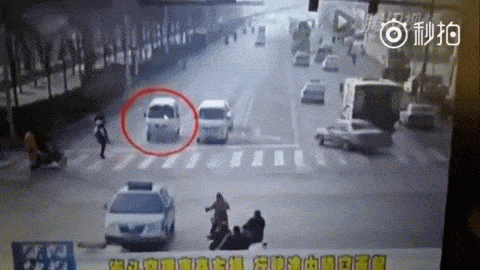 Carros levitaram? Veja o bizarro acidente na China yXR5ON