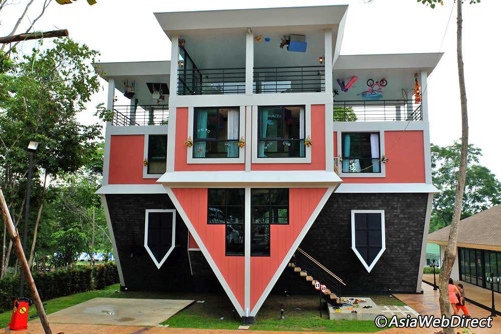 Casas de cabeça para baixo baan-teelanka-upside-down-house