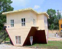 Casas de cabeça para baixo images (2)