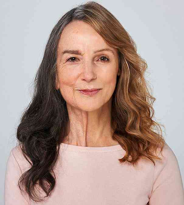 A mulher que parece irmã gêmea da própria mãe 0a008dbc3ddb4892ab3e6bccf8214f13