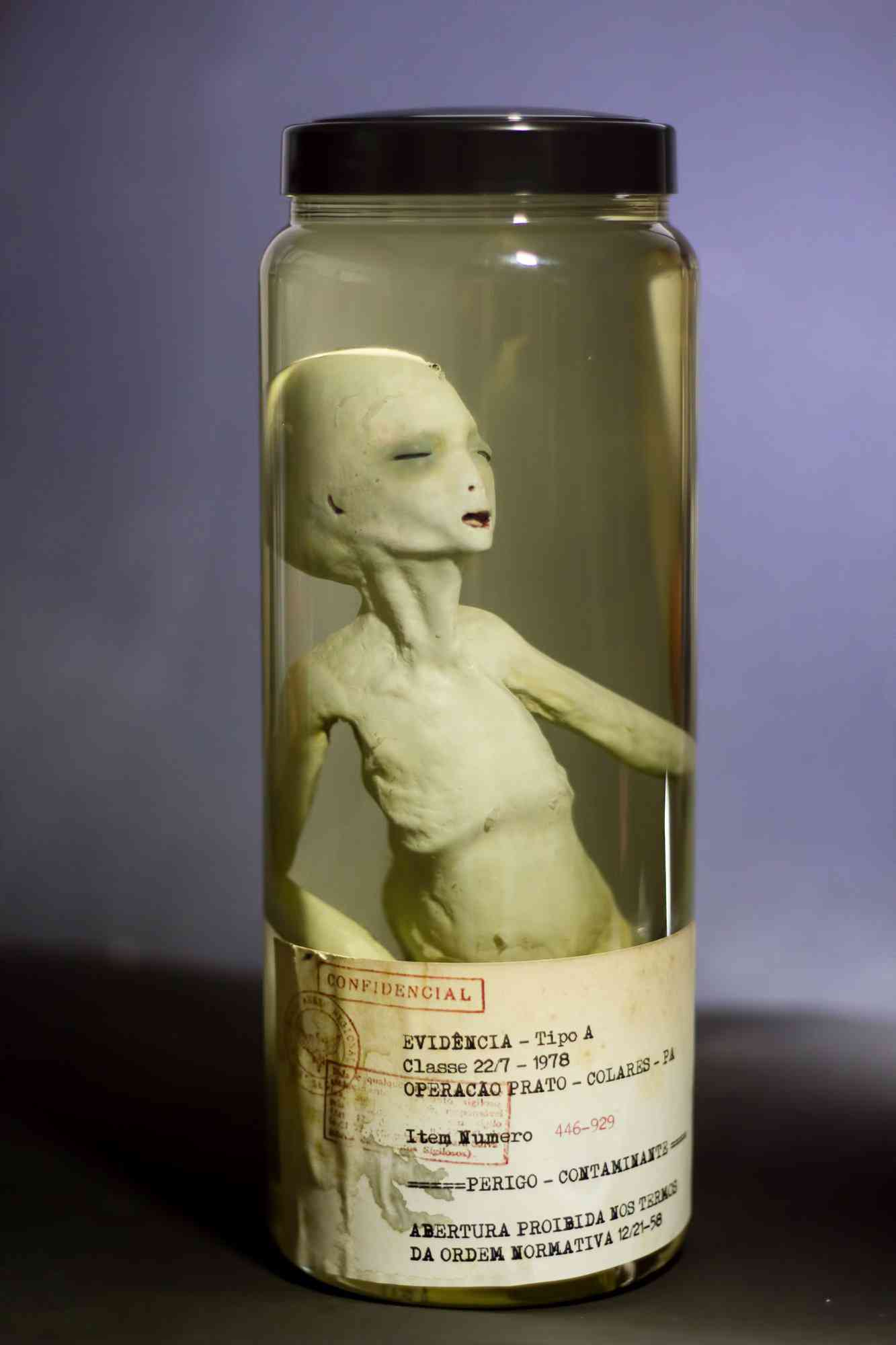 Feto alien no tubo alien no pote 5