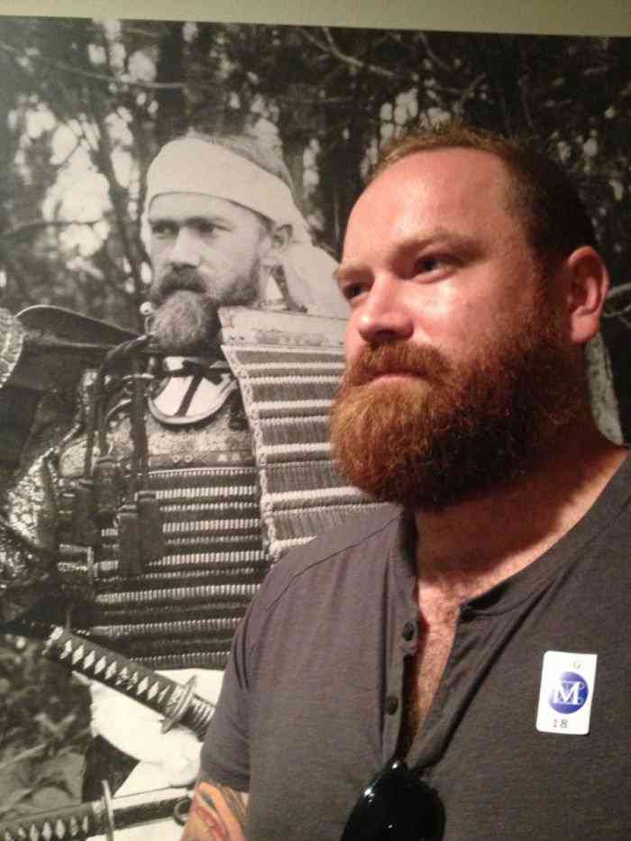 Aí você chega no museu e... 10 vezes que pessoas acidentalmente encontraram seus doppelgangers em um museu img 5 | Bizarro | bizarro, museu, sósia