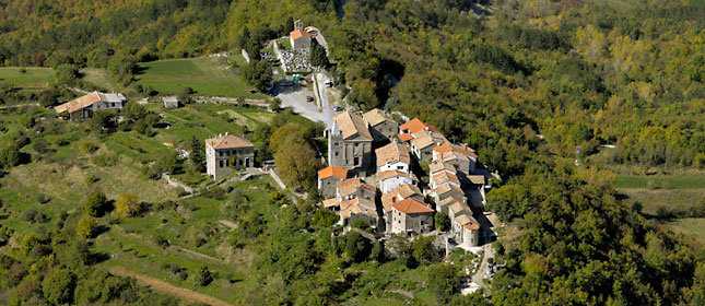 Conheça Hum, a menor cidade do mundo hum 645 | Arquitetura | croacia, incrível, lugares, menor, pequeno