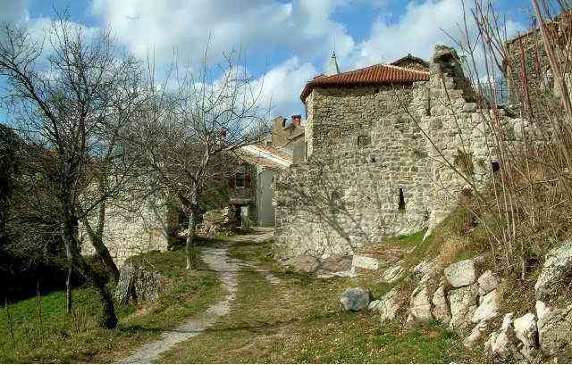 Conheça Hum, a menor cidade do mundo hum | Arquitetura | croacia, incrível, lugares, menor, pequeno