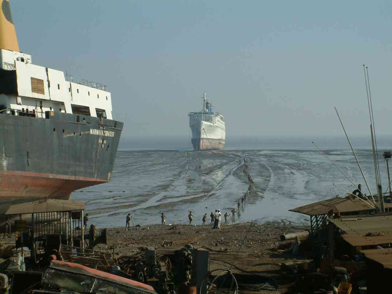 O porto da morte 0 ae0f6 25cefe78 orig | Curiosidades | desmonte, ferro velho, índia, navio, porto