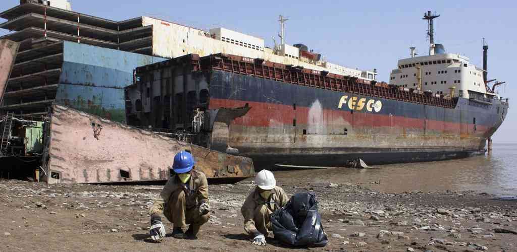 O porto da morte 0 ae122 f24e9782 XXL | Curiosidades | desmonte, ferro velho, índia, navio, porto