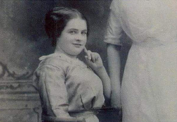 Katerine Gilnagh: A pessoa mais apatetada do planeta Terra? Nem tanto. Professor Scary professor scary • Fotos e vídeos do Instagram | Curiosidades | bizarro, curioso, Kate, salvação, tintanic