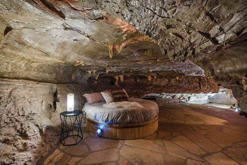 Casa-caverna à venda. Alguém avise ao Bruce Wayne. 0d2945933da6abed3ccfb370bc5f8a34 | Arquitetura | abrigo, aqruitetura, casa, casas, caverna, cavernas, nuclear, venda