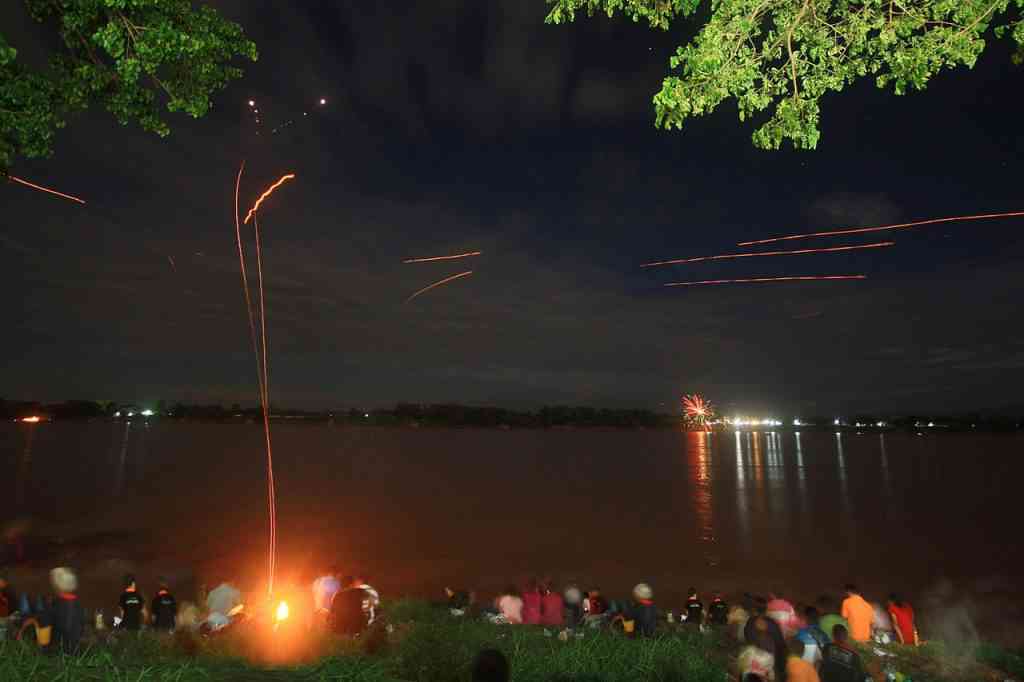 Foto gump do dia: Naga Fireballs - As esferas luminosas 1280px Beung Fai Phraya Nag 187 ball | Curiosidades | aliens, bizarro, curioso, fenômeno, mistério, ufo