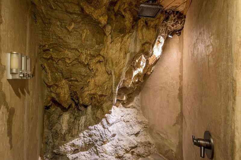 Casa-caverna à venda. Alguém avise ao Bruce Wayne. 6d706c6001c88a9b78f89674ee9e41a3 | Arquitetura | abrigo, aqruitetura, casa, casas, caverna, cavernas, nuclear, venda