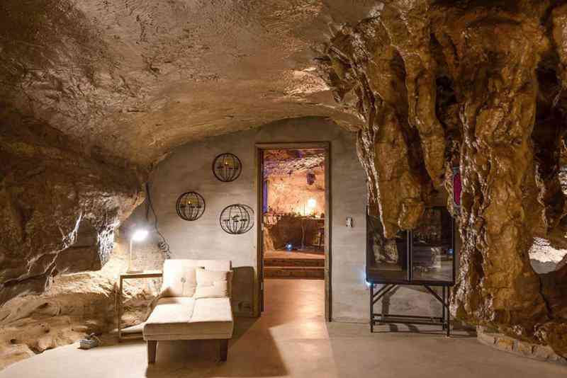 Casa-caverna à venda. Alguém avise ao Bruce Wayne. 7a4365034e736332d775bf2ad858acde | Arquitetura | abrigo, aqruitetura, casa, casas, caverna, cavernas, nuclear, venda