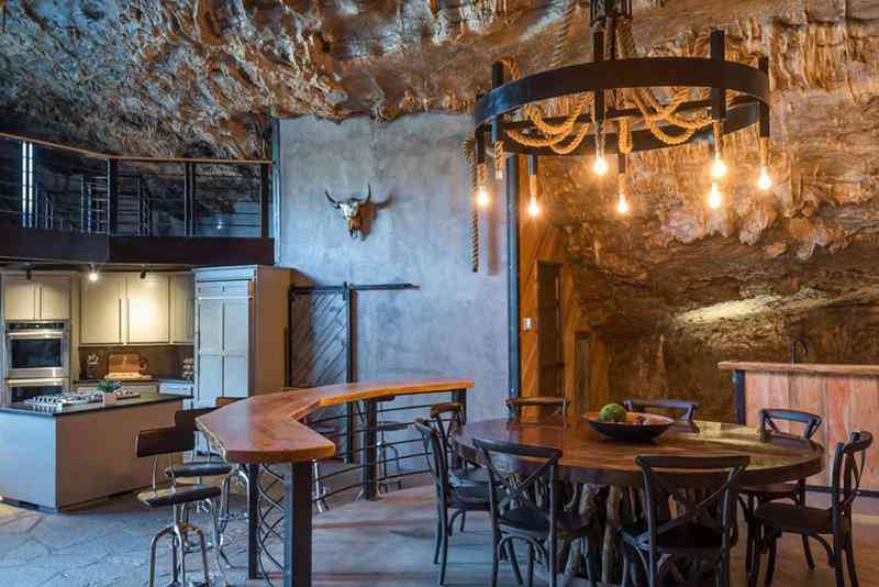 Casa-caverna à venda. Alguém avise ao Bruce Wayne. a40abfea7b43eb9ad6cea2b73b6c382e | Arquitetura | abrigo, aqruitetura, casa, casas, caverna, cavernas, nuclear, venda