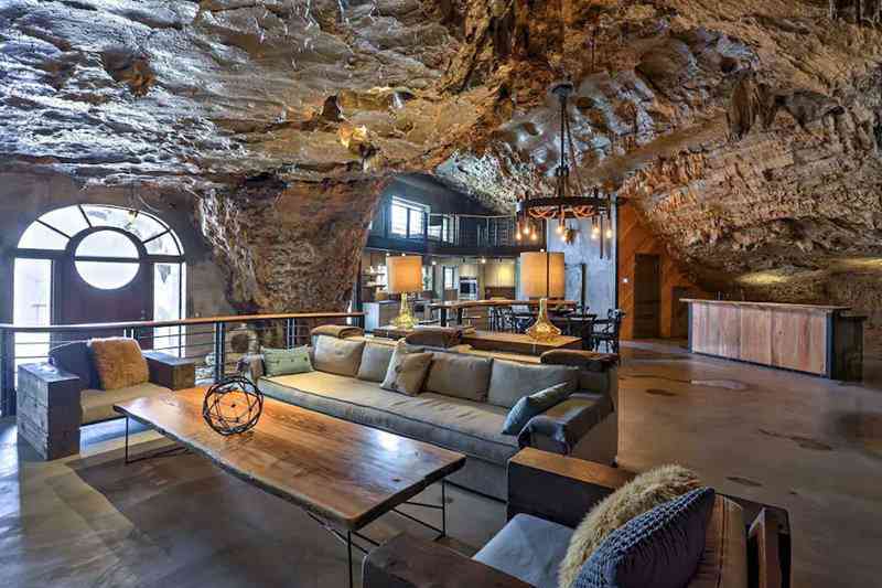 Casa-caverna à venda. Alguém avise ao Bruce Wayne. ab859cd4525c5006ac483eda4bd14044 | Arquitetura | abrigo, aqruitetura, casa, casas, caverna, cavernas, nuclear, venda