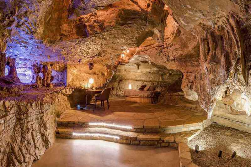 Casa-caverna à venda. Alguém avise ao Bruce Wayne. c85a242c9d7a4670c87d8e459d1b53e5 | Arquitetura | abrigo, aqruitetura, casa, casas, caverna, cavernas, nuclear, venda