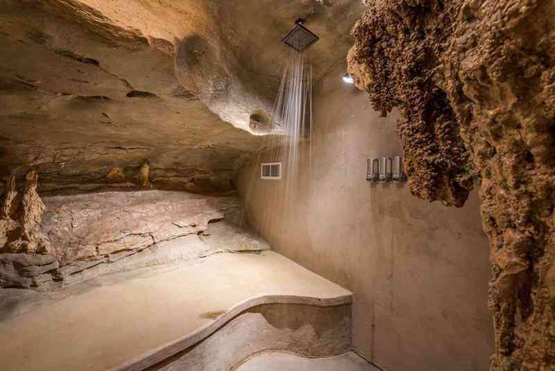 Casa-caverna à venda. Alguém avise ao Bruce Wayne. dcfbb532a7c223ebaeec64bf48172354 | Arquitetura | abrigo, aqruitetura, casa, casas, caverna, cavernas, nuclear, venda