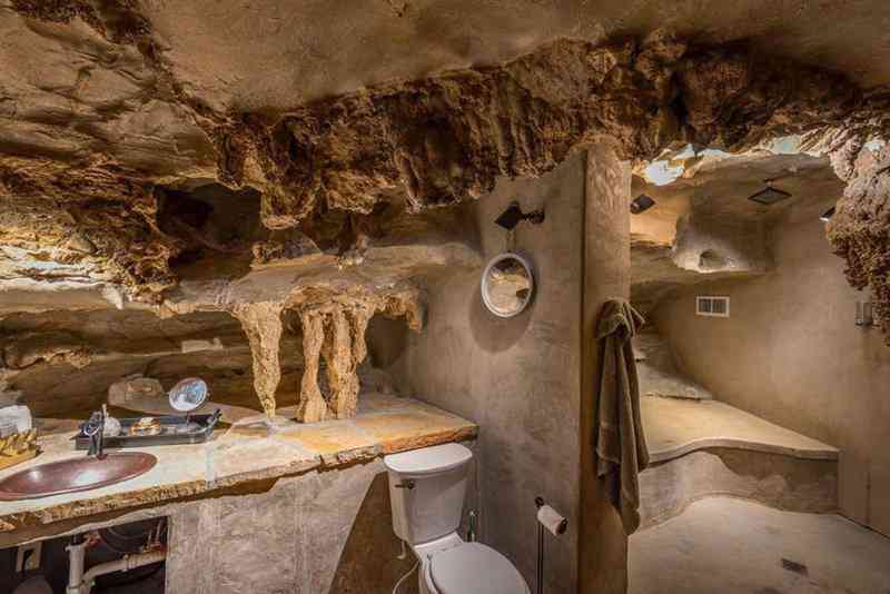 Casa-caverna à venda. Alguém avise ao Bruce Wayne. eecf9cef9212bdfb6321067a5a3294ae | Arquitetura | abrigo, aqruitetura, casa, casas, caverna, cavernas, nuclear, venda