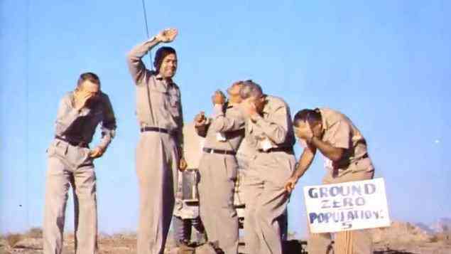Os cinco caras que se voluntariaram para que o governo explodisse uma bomba atômica em cima deles cinco homens ficaram embaixo de bomba atomica | Bizarro | bizarro, bomba atômica, estados unidos, guerra, incrível, manhattan, sinistro