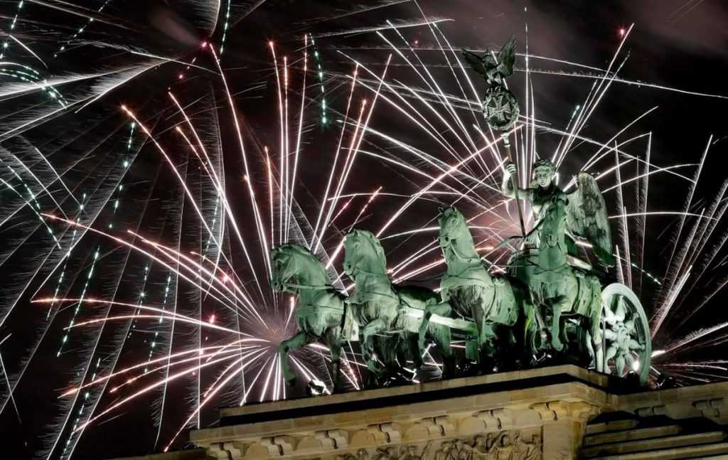 Ano novo pelo mundo f8cf05009b11 | Textos | ano novo, copa cabana, icaraí, mundo gump, reveillon, Textos