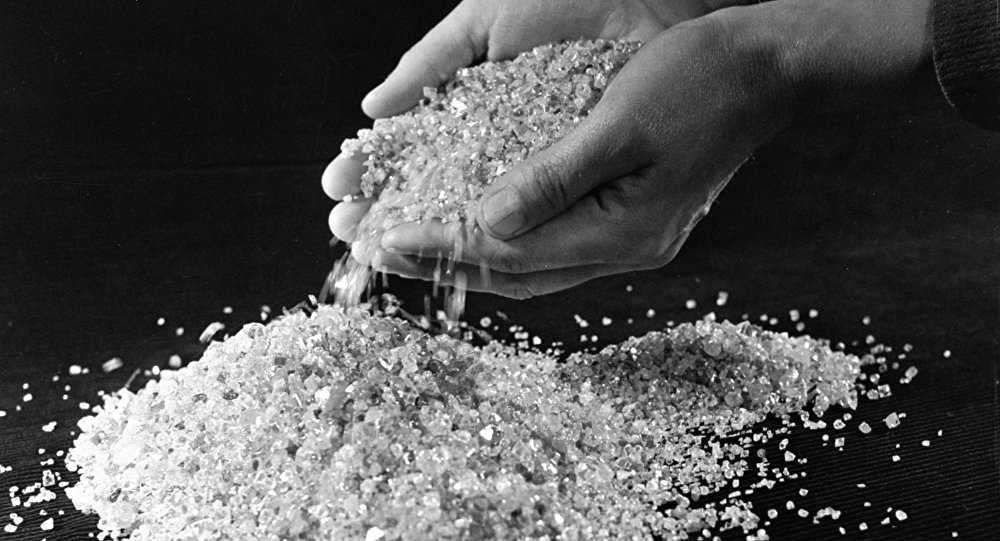 Diamantes? "Diamonds are forever" diamantes