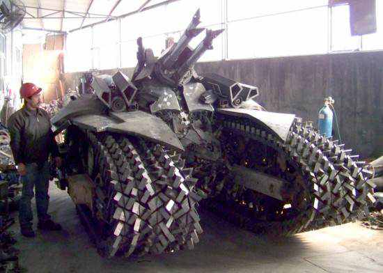 Top 10 doideiras que só fãs malucos são capazes de fazer 155497megatron tank4 | Incrível | bizarrice, bizarro, cinema, fã, filmes, maluco, replicas