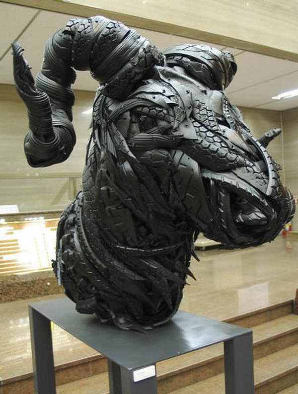 Incríveis esculturas de pneu 174014151379,xcitefun rubbery mutant 5 | Arte | Arte, design, escultura, pneu, poluição