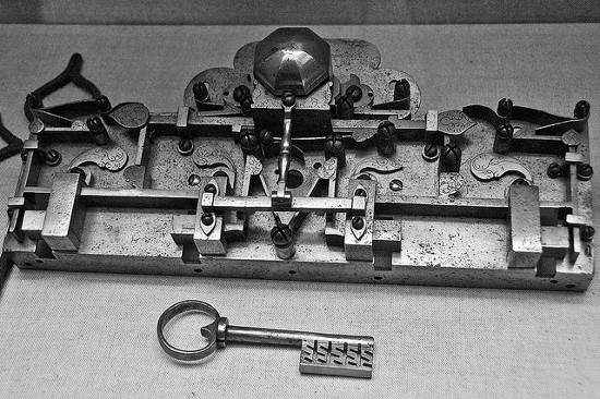 Fechaduras e maçanetas incríveis 3707795811978014 078acbcf54 o | Curiosidades | chave, design, estranho, fechadura, maçaneta