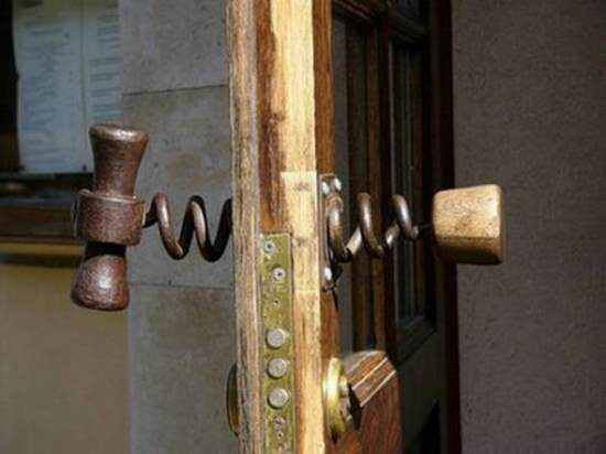 Fechaduras e maçanetas incríveis 370779door handle designs 13 | Curiosidades | chave, design, estranho, fechadura, maçaneta