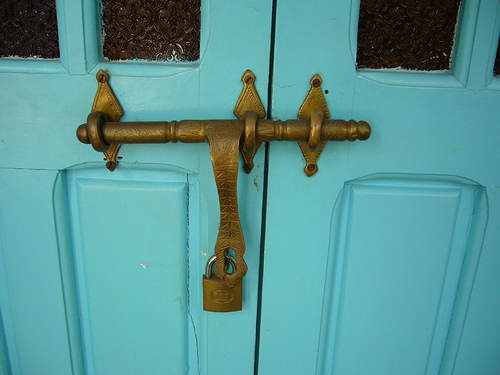 Fechaduras e maçanetas incríveis 40817808a1d sliding door lock 507623424 d4ccc61839 | Curiosidades | chave, design, estranho, fechadura, maçaneta