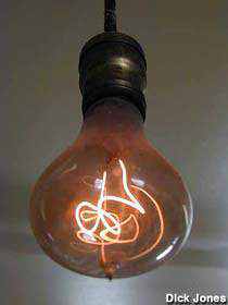 A lâmpada que está acesa a 77 anos 65635CALIVlightbulb1 dickjones | Incrível | bizarrice, bizarro, curioso, lâmpada, luz