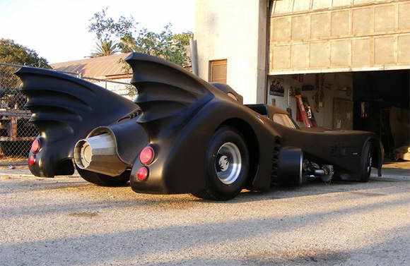 Top 10 doideiras que só fãs malucos são capazes de fazer 6894821989 Batmobile Replica 1 | Incrível | bizarrice, bizarro, cinema, fã, filmes, maluco, replicas