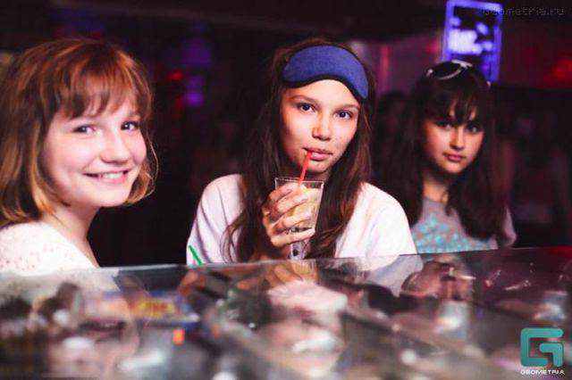 Nightclub de criança faz sucesso na Russia 892960actual russian night club for kids 640 18 | Curiosidades | bizarrice, bizarro, incrível, russia