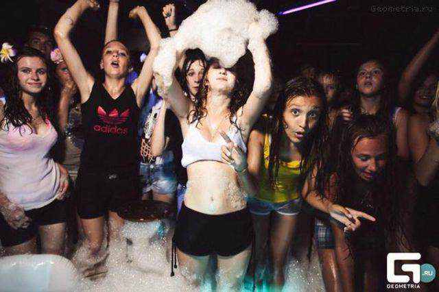 Nightclub de criança faz sucesso na Russia 892960actual russian night club for kids 640 22 | Curiosidades | bizarrice, bizarro, incrível, russia